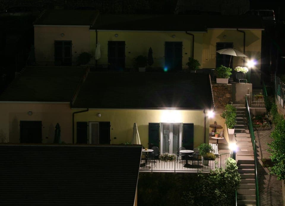 Facade/entrance, Night, Decorative detail