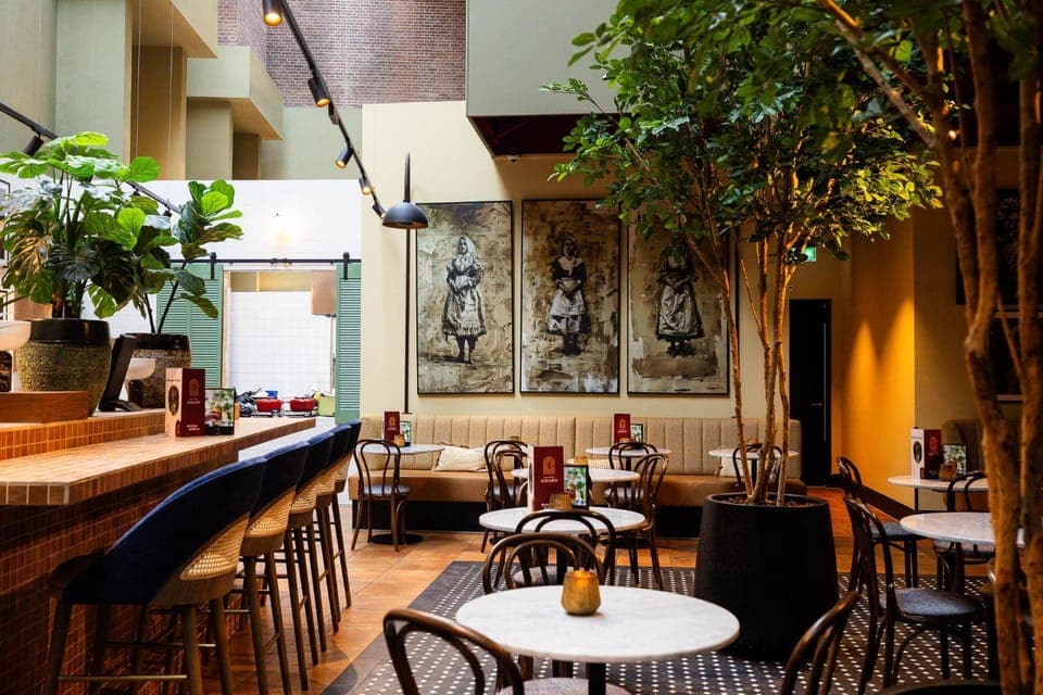 Restaurant/places to eat, Seating area