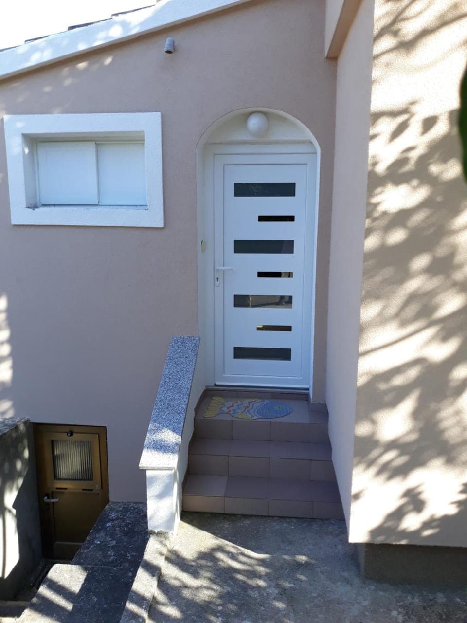 Facade/entrance
