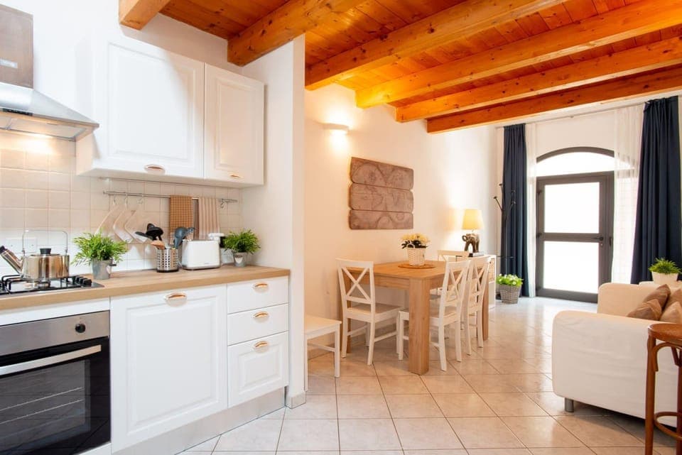 Kitchen or kitchenette, Dining area, dishwasher, oven