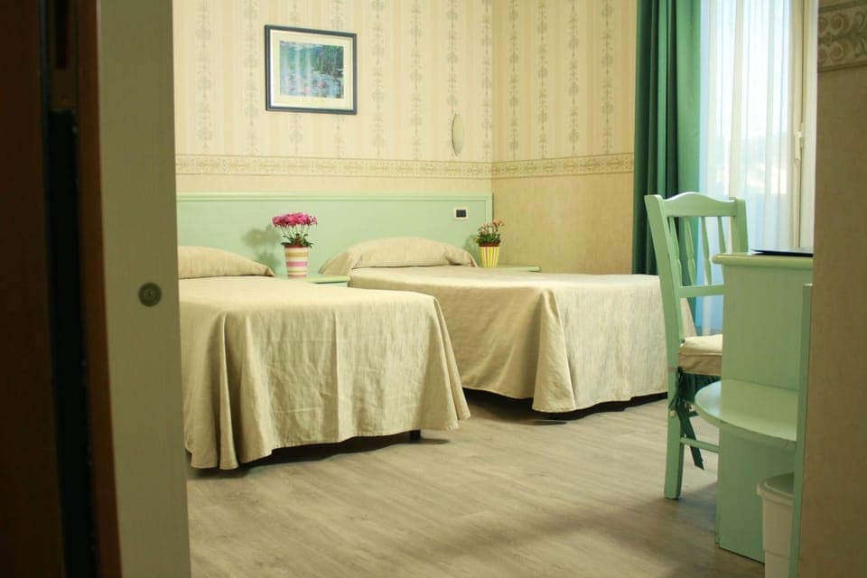 Day, Photo of the whole room