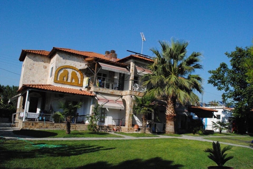 Property building, Day, Garden