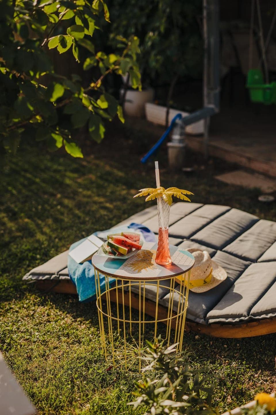 Garden, sunbed