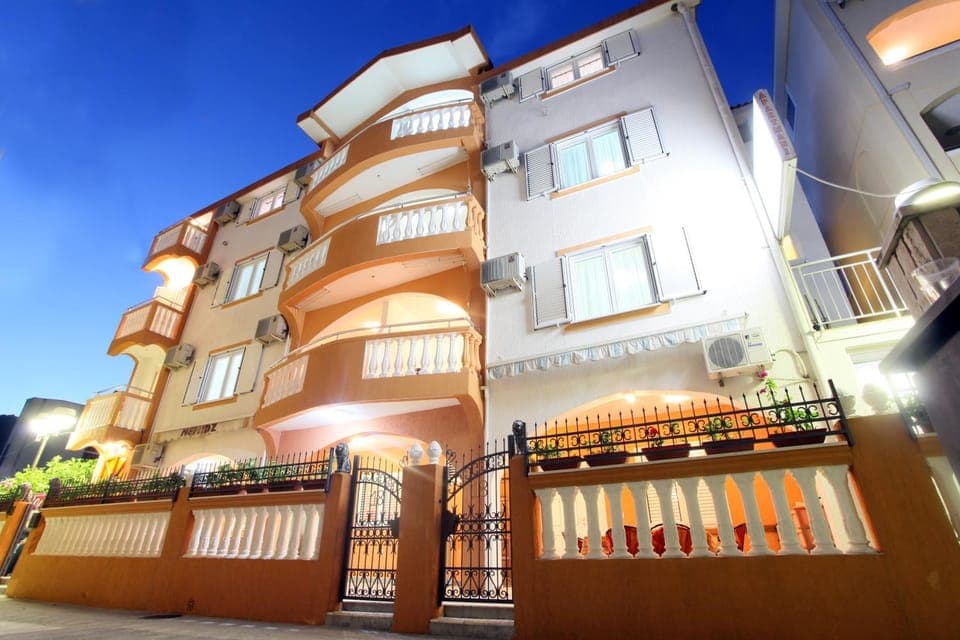 Property building, Facade/entrance, Property logo or sign