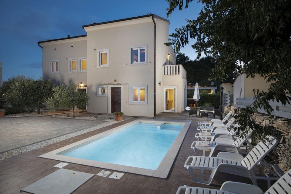 Property building, Swimming pool