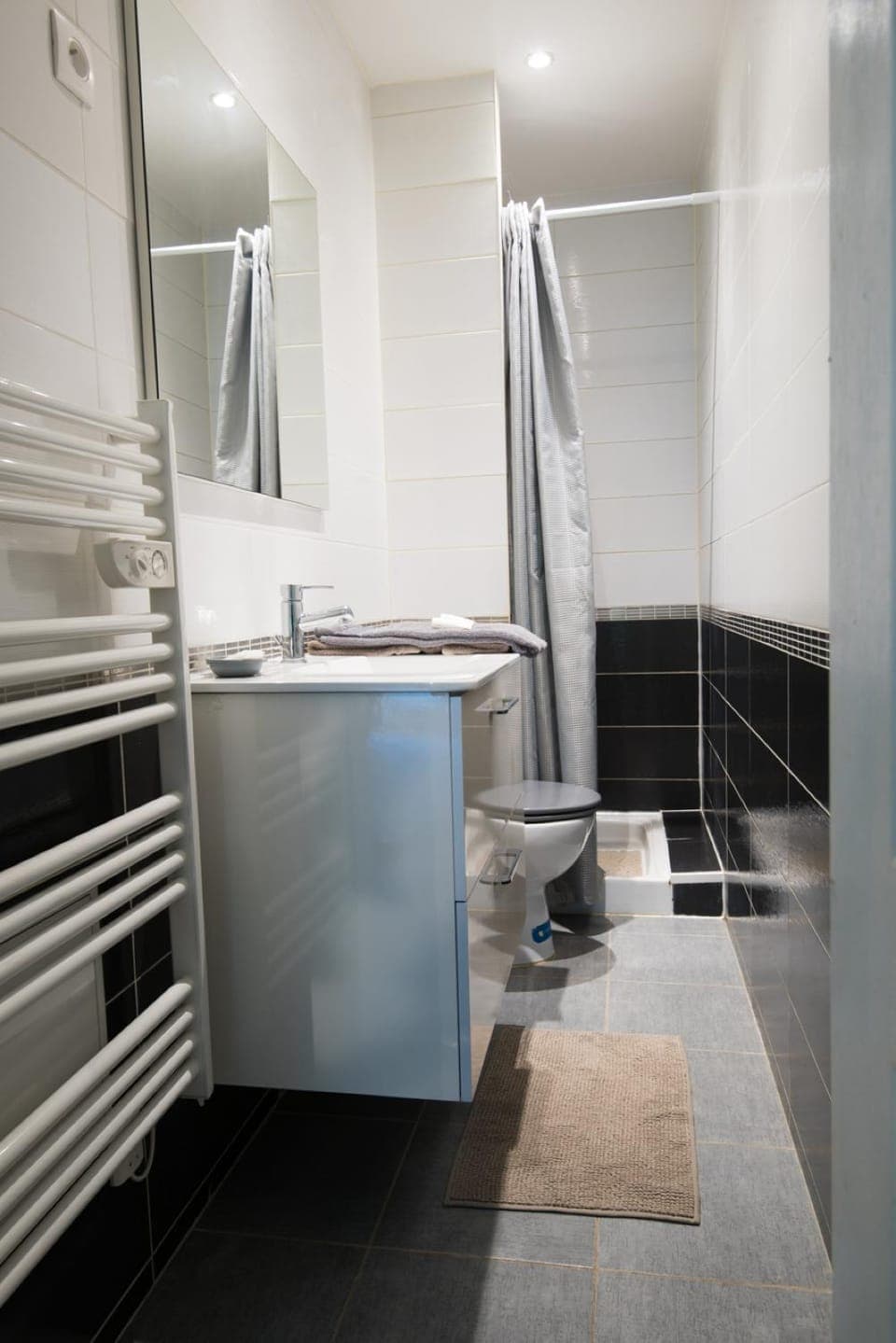 Shower, Toilet, Bathroom, towels