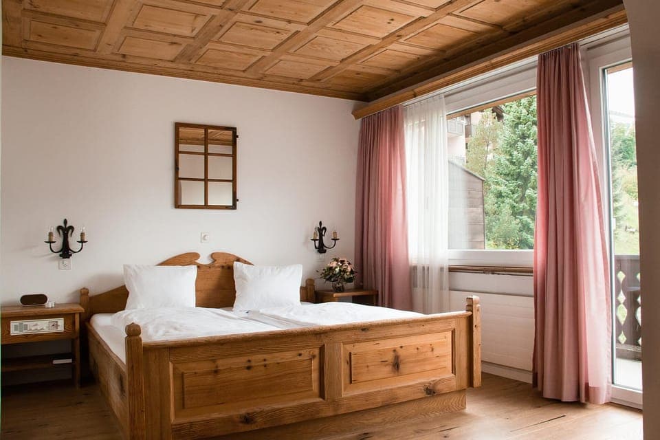 Decorative detail, Mountain view