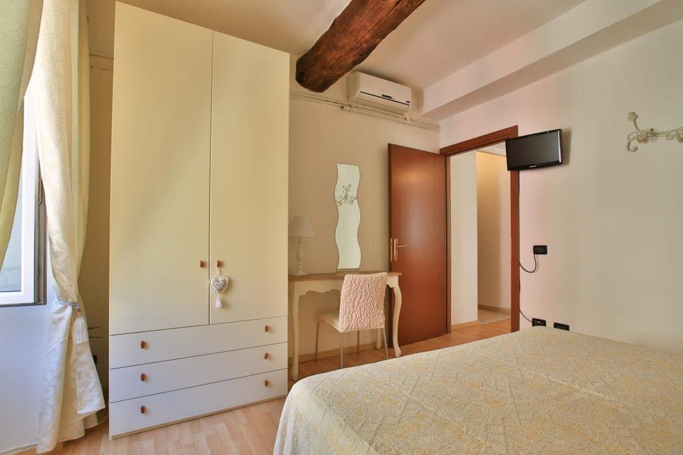 TV and multimedia, Photo of the whole room, Bedroom, Area and facilities