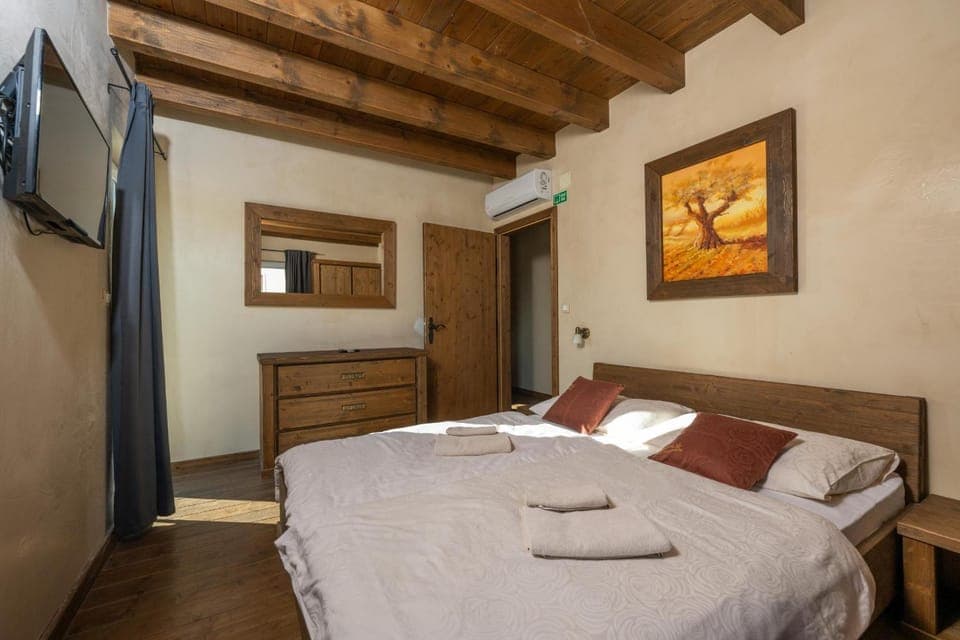 Bed, Photo of the whole room, Bedroom, air conditioner