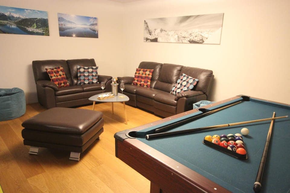 Communal lounge/ TV room, Billiard, Table tennis