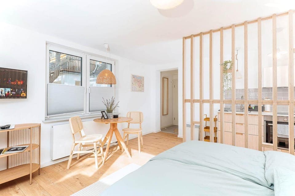 Photo of the whole room, Bedroom