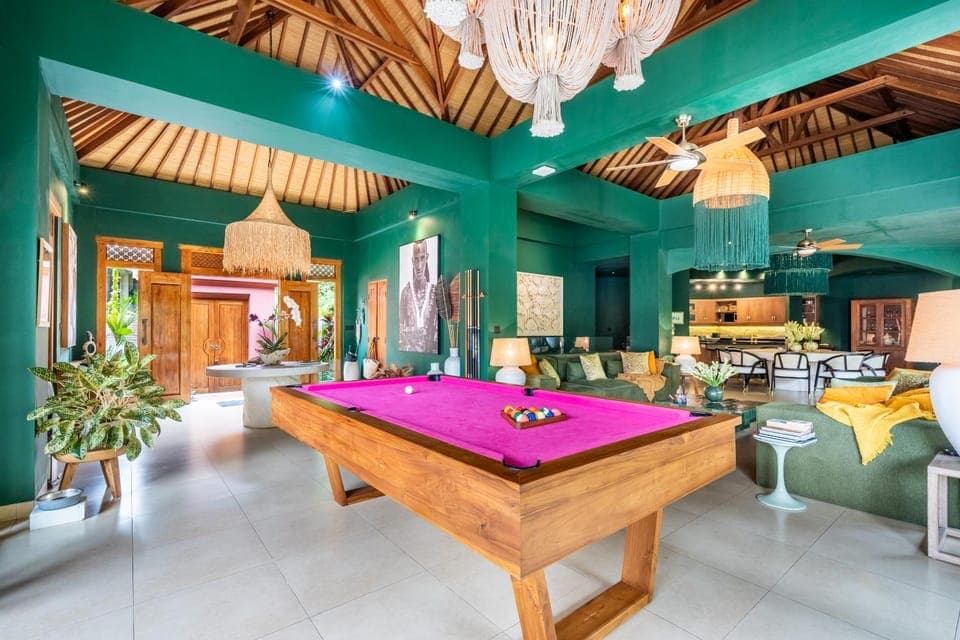 Billiard, Living room, Seating area