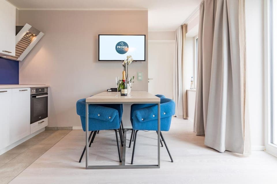 Kitchen or kitchenette, Living room, Dining area