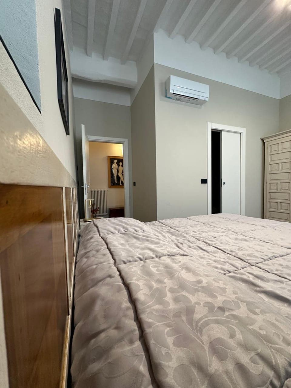 Bed, Photo of the whole room, Bedroom, wardrobe, air conditioner