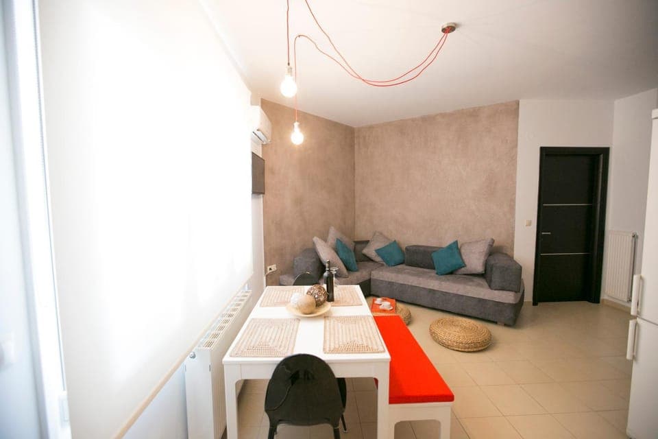 Bed, Living room, Seating area, Dining area