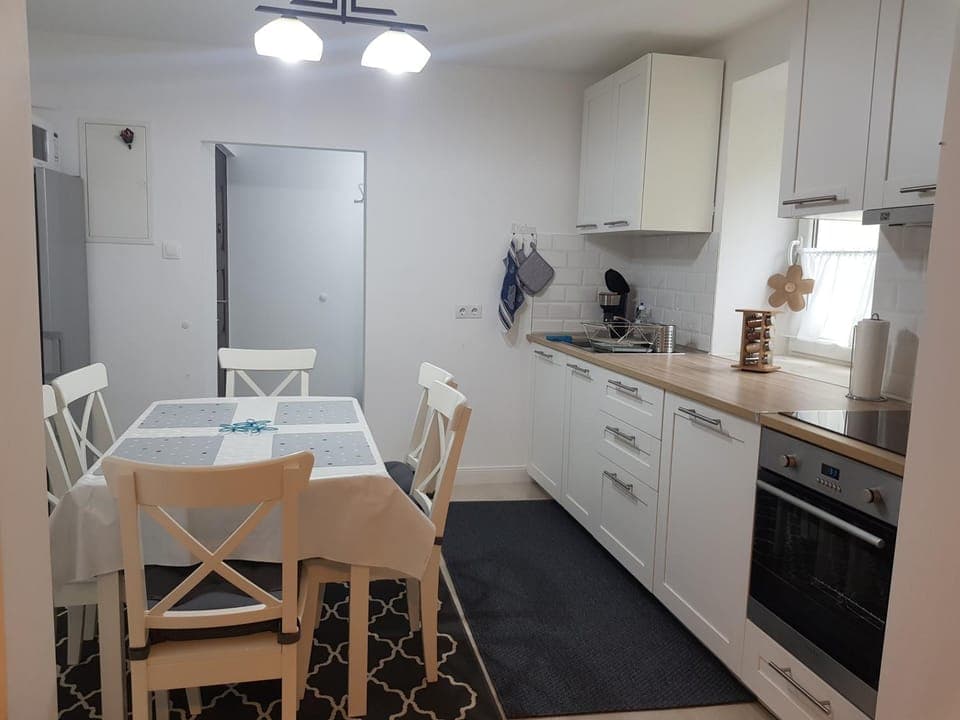 Staff, Kitchen or kitchenette, Lounge or bar, Seating area, Garden view, Mountain view, Family, Inner courtyard view