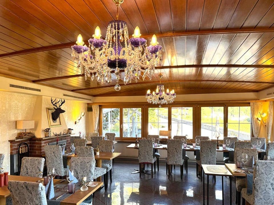Restaurant/places to eat, Banquet/Function facilities, Seating area