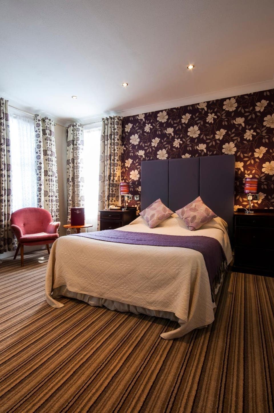 Day, Photo of the whole room