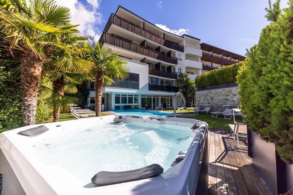 Hot Tub, Swimming pool