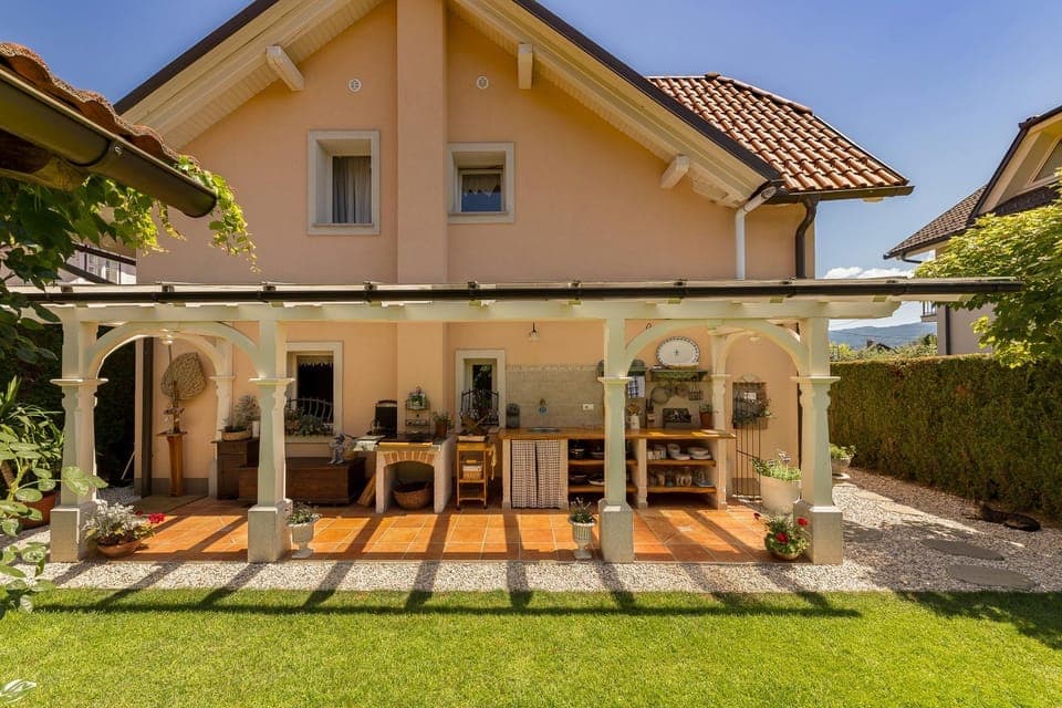 Property building, Facade/entrance