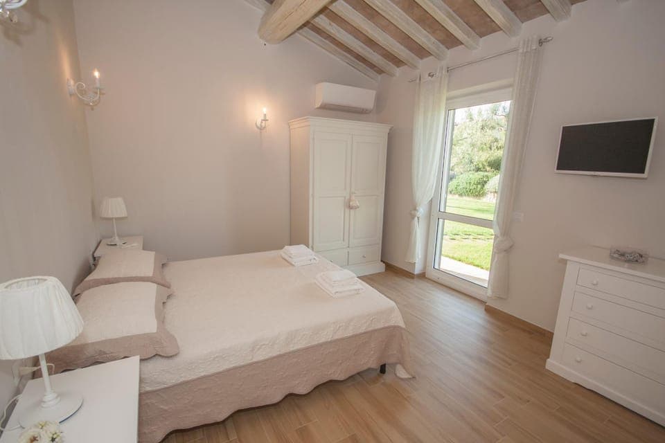 TV and multimedia, Bedroom, internet, air conditioner