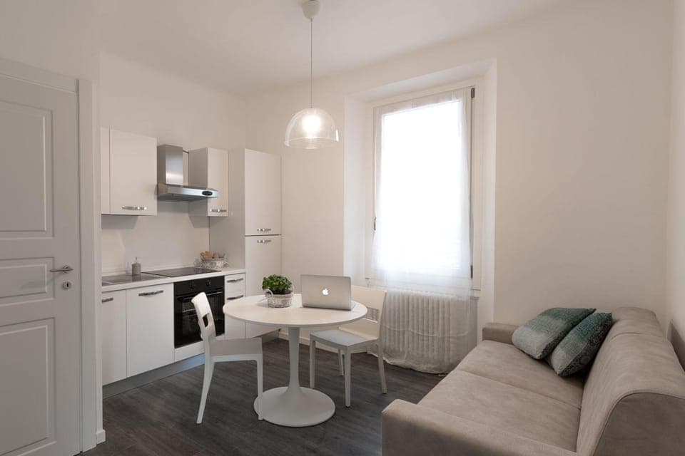 Kitchen or kitchenette, Living room, Seating area, Dining area