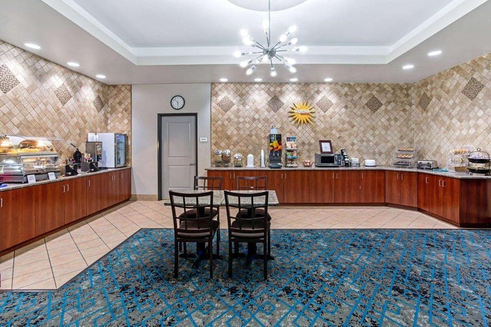 Restaurant/places to eat, Dining area, On site, Breakfast