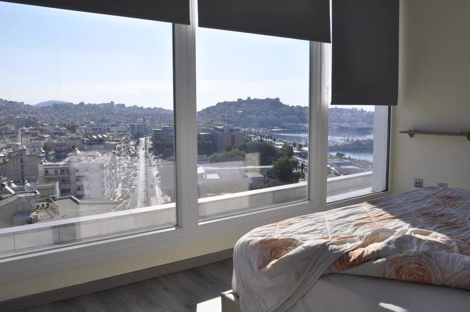 Nearby landmark, Day, Natural landscape, Summer, Balcony/Terrace, Balcony/Terrace, Beach, Bedroom, On site, City view, Landmark view, Sea view, Street view