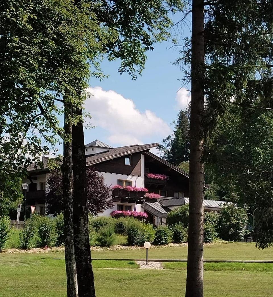 Property building, Restaurant/places to eat