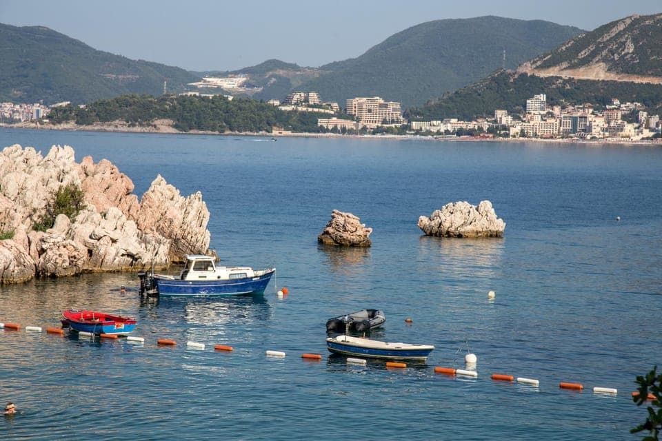 Nearby landmark, Day, People, Natural landscape, Summer, Other, Beach, Diving, Guests, Sea view, children