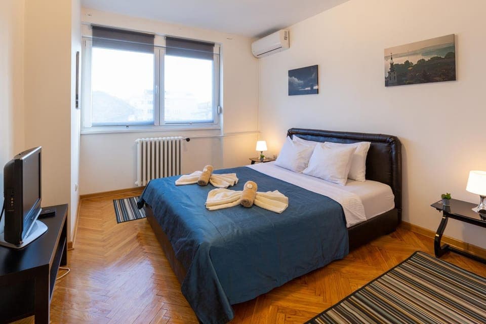 Bed, Photo of the whole room, Bedroom