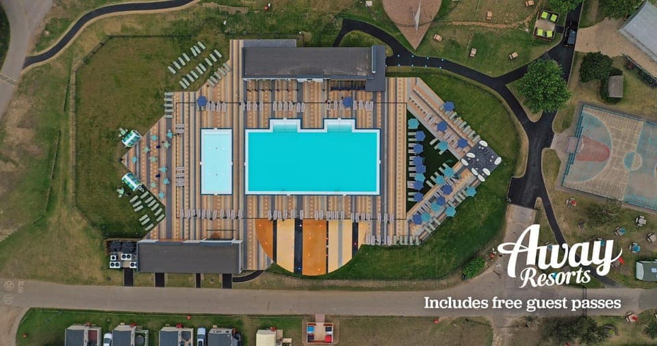 Property building, Bird's eye view, Pool view, Swimming pool