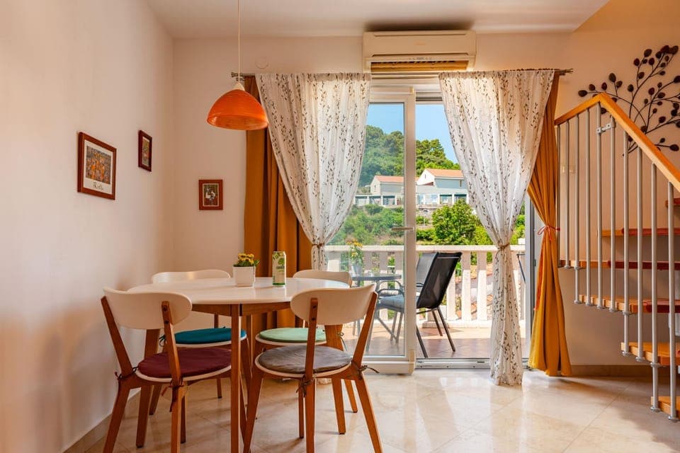 Balcony/Terrace, Dining area, air conditioner