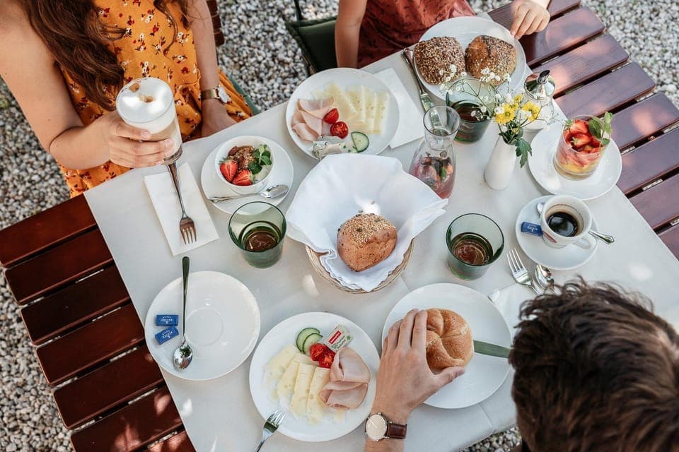 Food and drinks, Food, Breakfast, Continental breakfast, Buffet breakfast