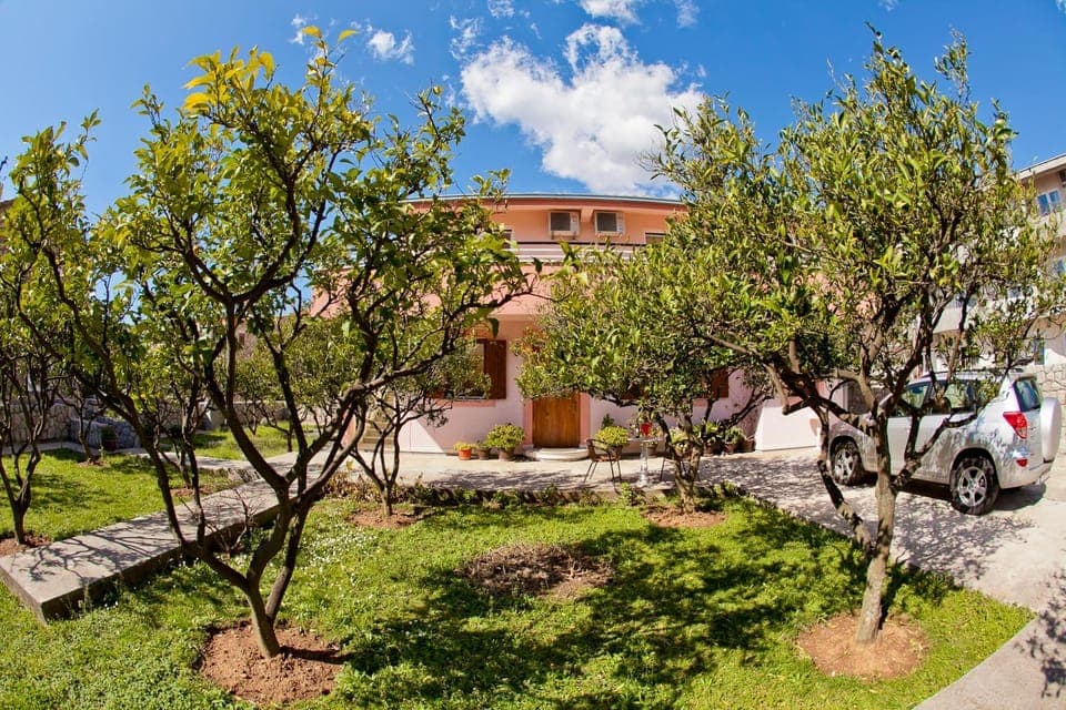 Facade/entrance, Facade/entrance, Spring, Garden, Area and facilities