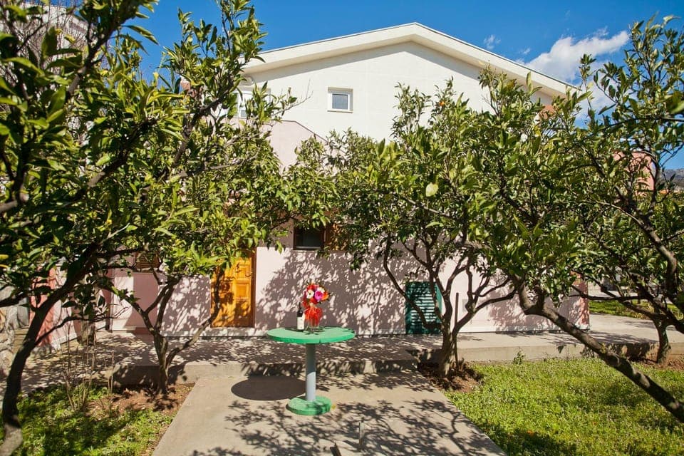 Facade/entrance, Spring, Garden, View (from property/room), Area and facilities