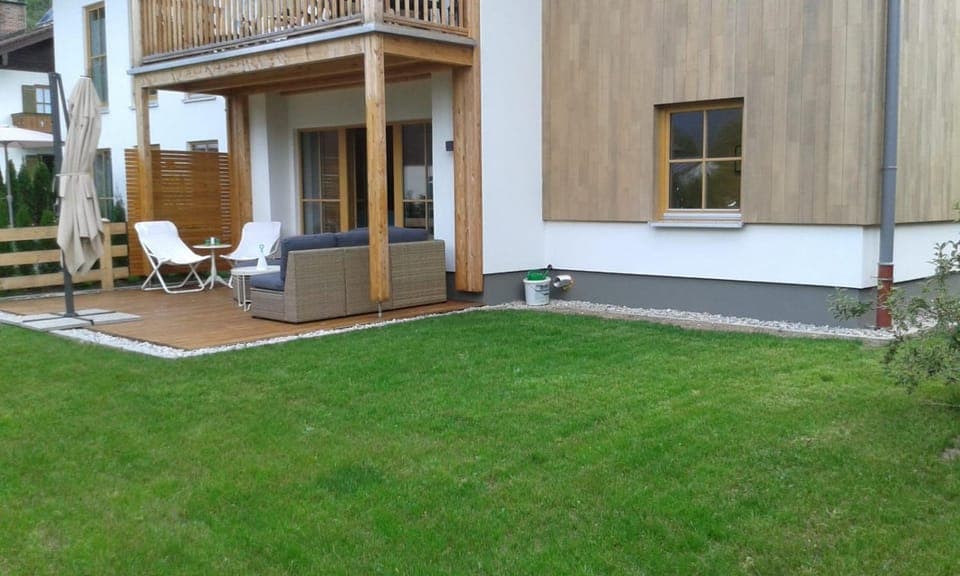 Property building, Garden, Balcony/Terrace