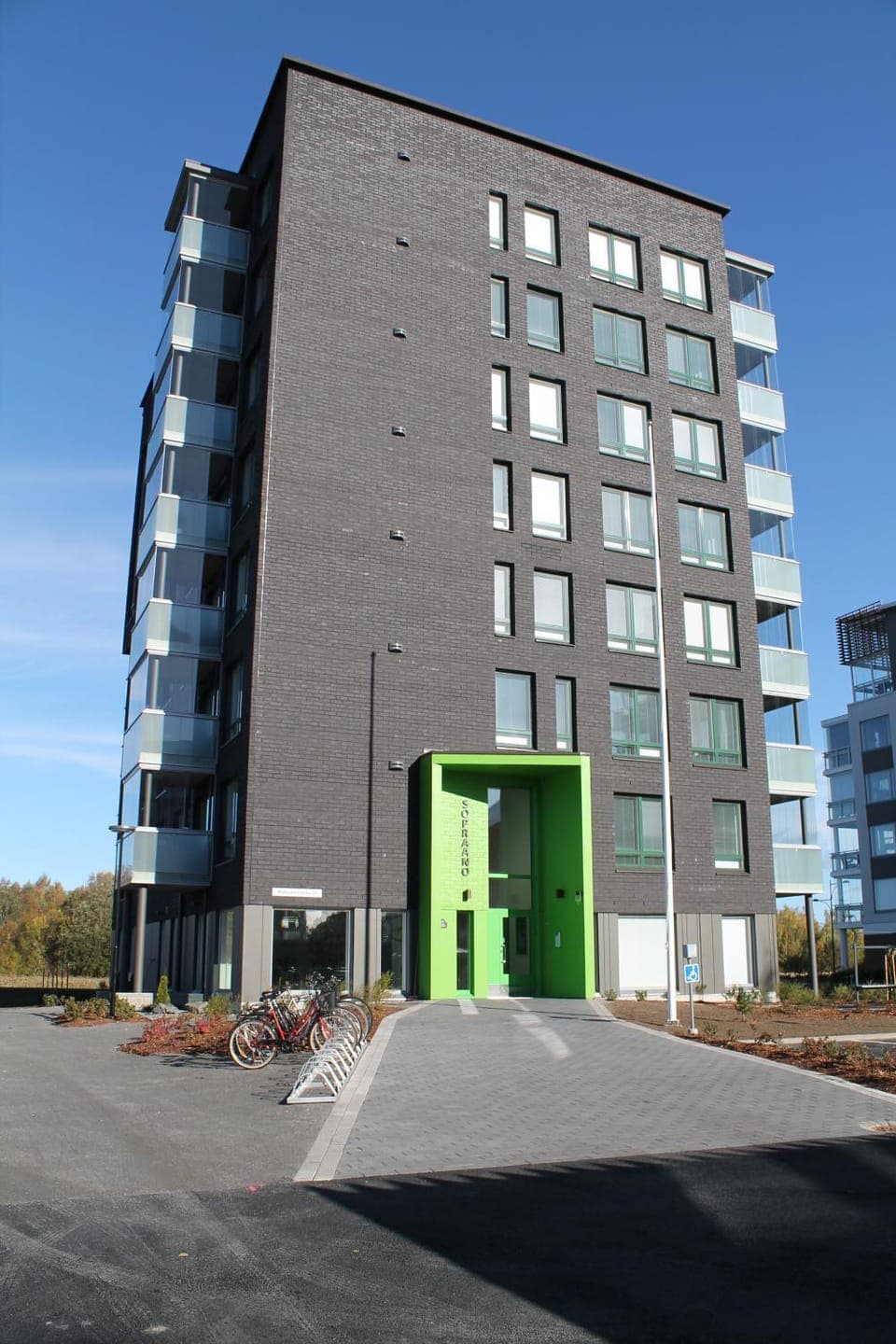 Facade/entrance