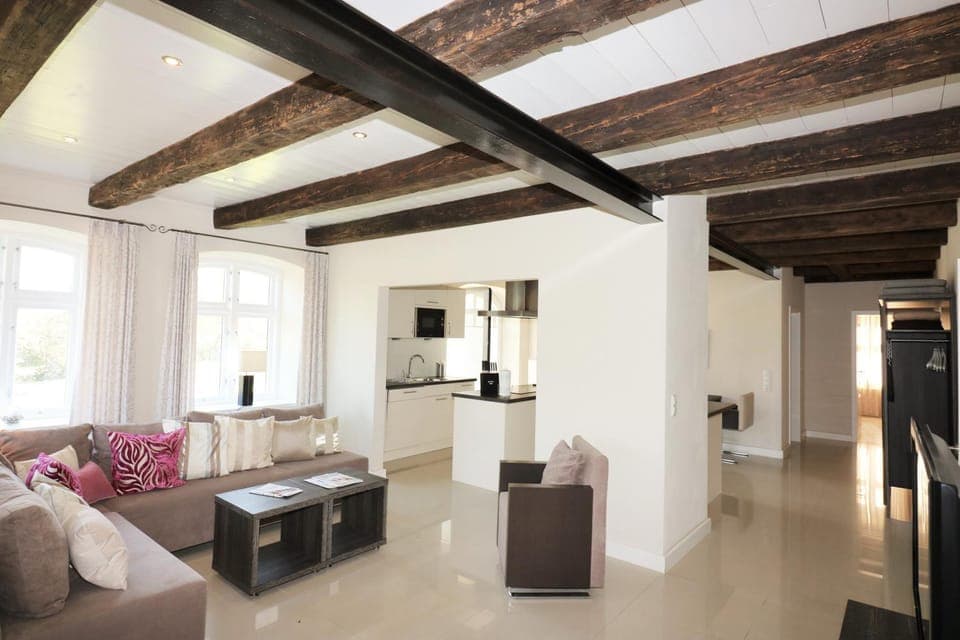 Kitchen or kitchenette, Living room