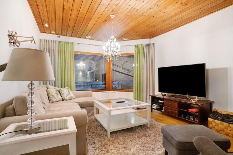 Communal lounge/ TV room, TV and multimedia, Living room