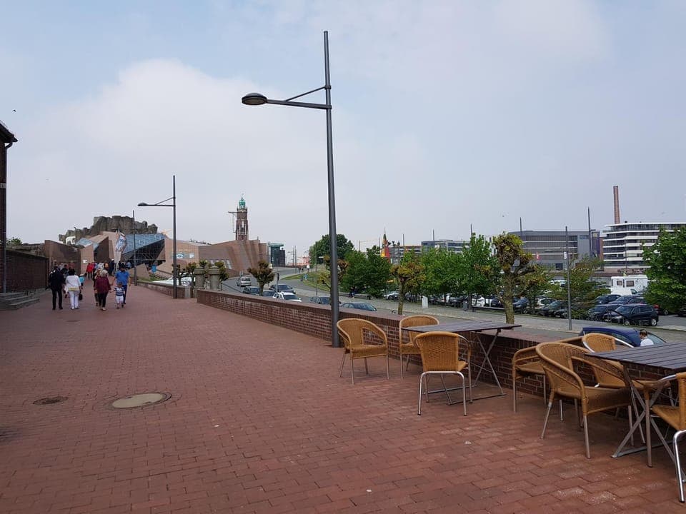 Restaurant/places to eat, City view, Landmark view, Street view