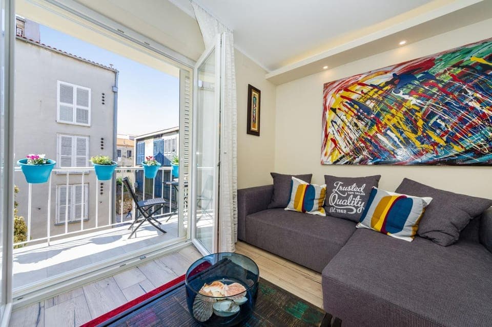 Seating area, City view