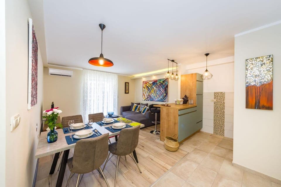 Living room, Dining area