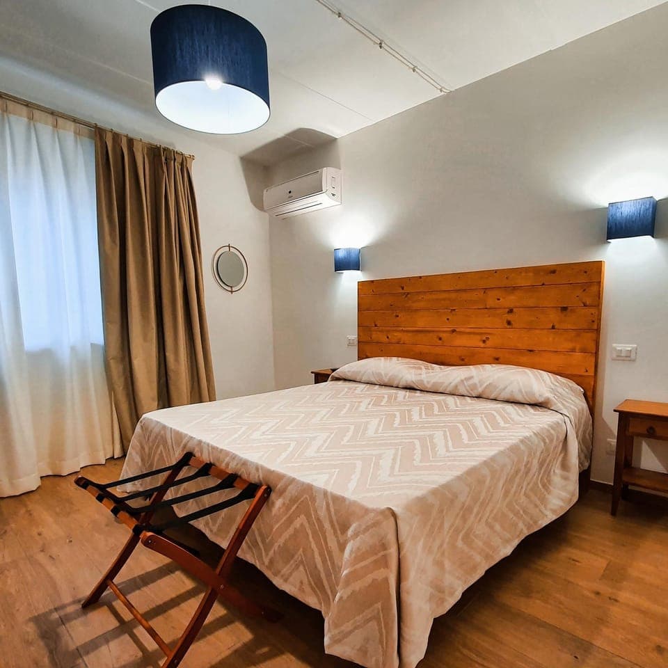 Bed, Photo of the whole room, Bedroom, Internal: Not applicable to any particular room