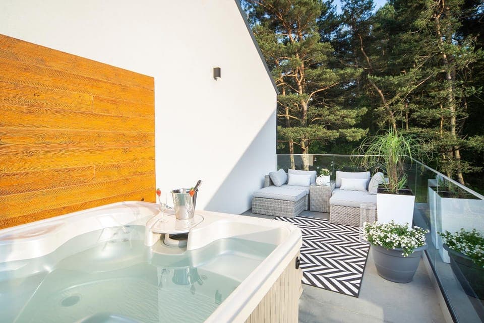 Hot Tub, View (from property/room), Balcony/Terrace