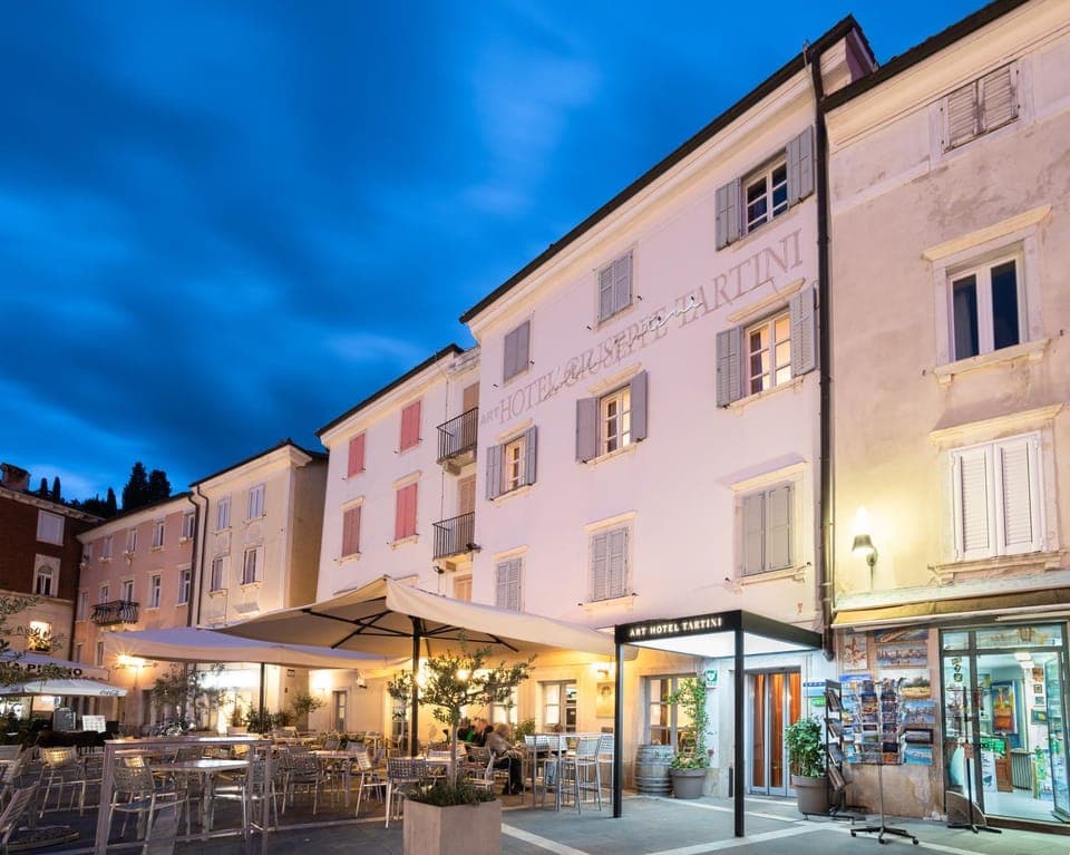 Property building, Facade/entrance