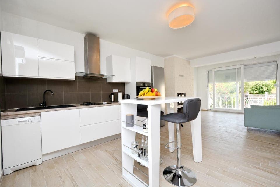 Kitchen or kitchenette, Living room