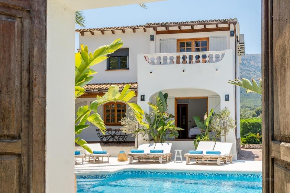 Villa Enri . Boutique Villa & Optional Guesthouse Villa in Marina Alta