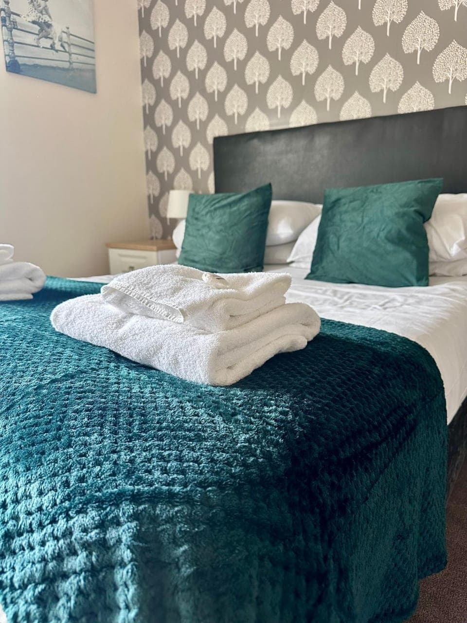 Bed, Photo of the whole room, Bedroom, towels