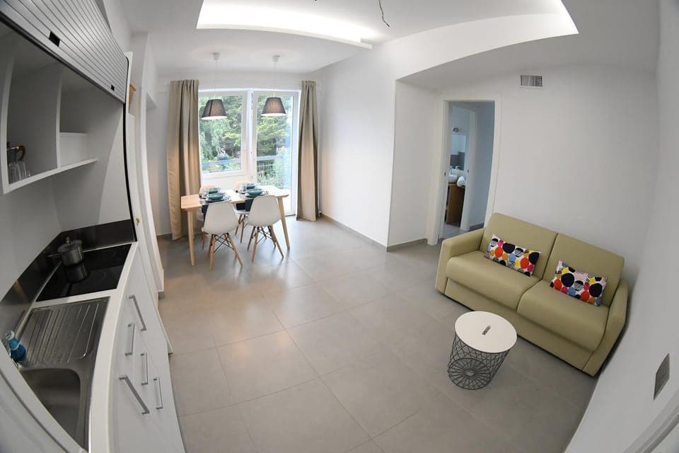 Kitchen or kitchenette, Living room, Seating area, Dining area